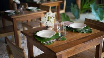 Free local cuisine breakfast