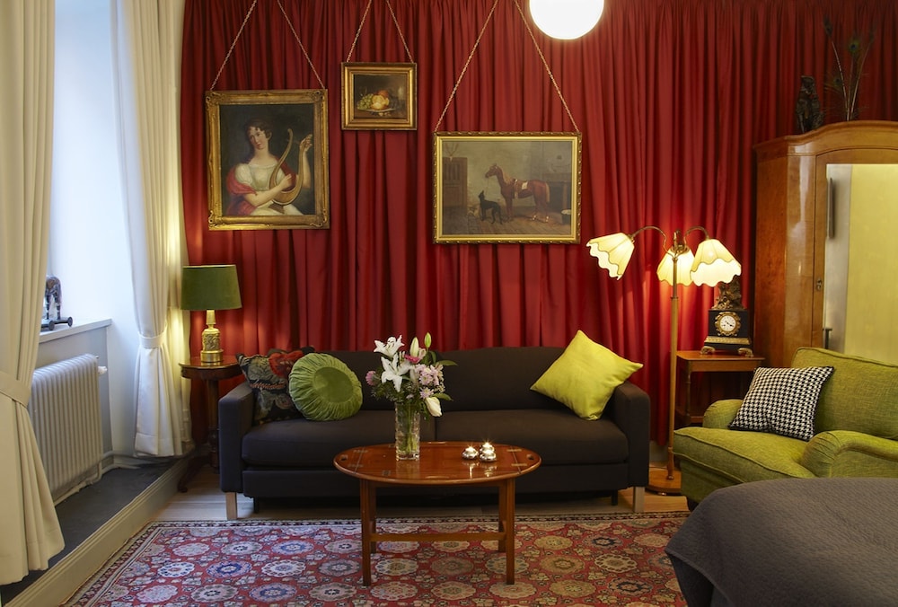 Collector's Lady Hamilton Hotel by null