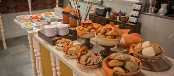 Lady Hamilton Apartments