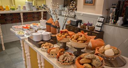 Lady Hamilton Apartments