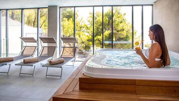 Bañera de hidromasaje interior