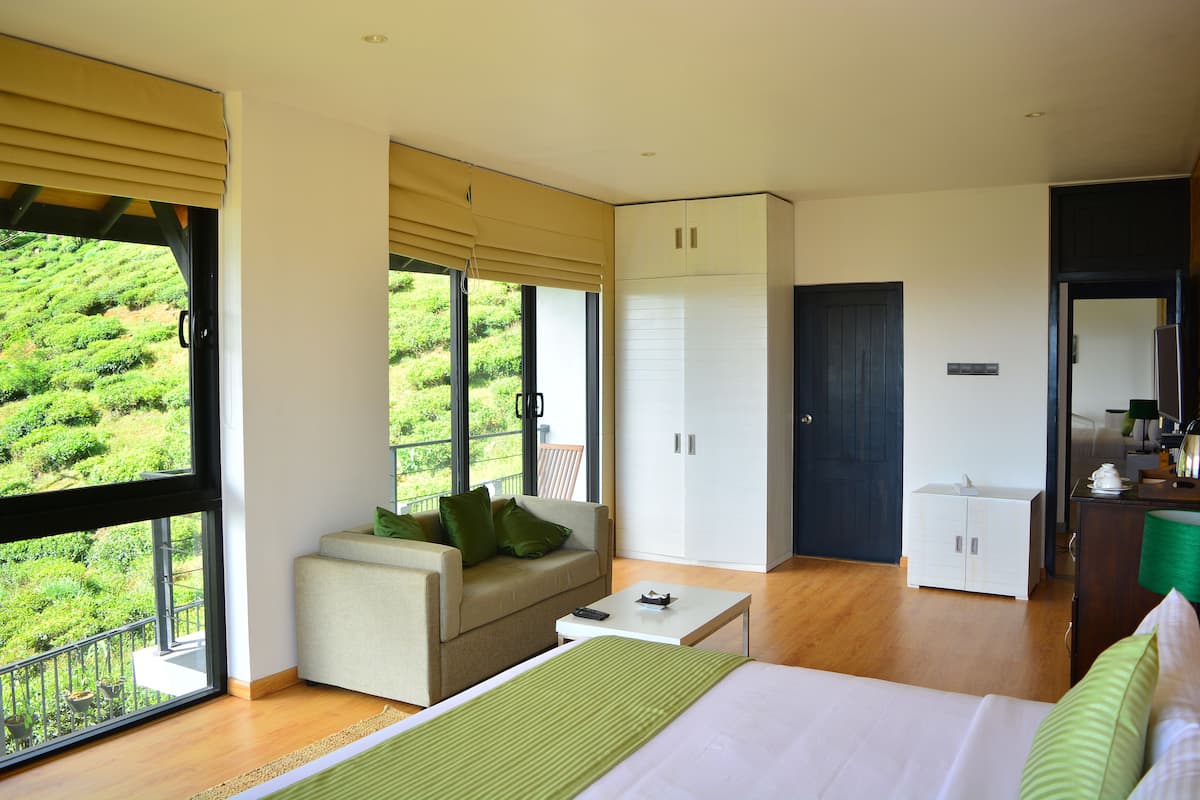 Chambre Double Deluxe, 1 grand lit, vue montagne | 1 chambre, literie de qualité supérieure, minibar