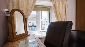 Suite | Desk, iron/ironing board, WiFi (free), bed sheets - The Coach House Hotel (Pembroke)