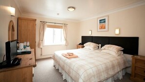 Desk, iron/ironing board, WiFi (free), bed sheets - The Coach House Hotel (Pembroke)