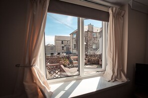 Suite | Desk, iron/ironing board, free WiFi, bed sheets - The Coach House Hotel (Pembroke)