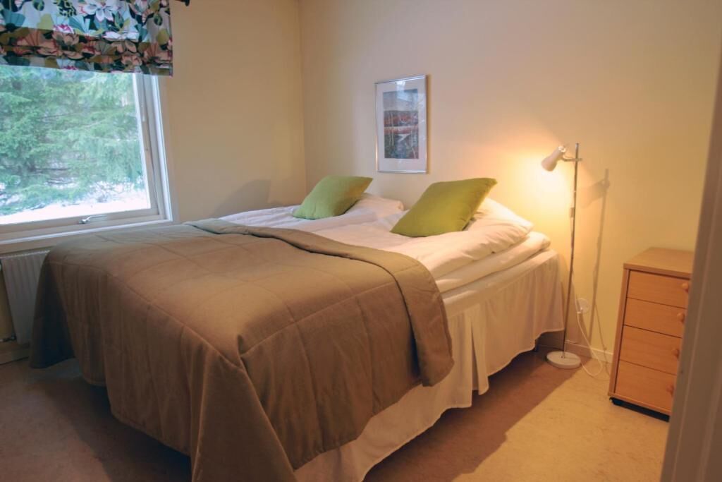 Skrivbord, mörkläggningsgardiner, gratis wi-fi och sängkläder