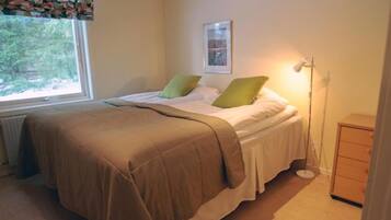 Skrivbord, mörklÀggningsgardiner, gratis wi-fi och sÀngklÀder