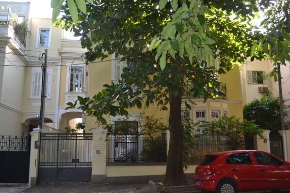 Fachada de la propiedad