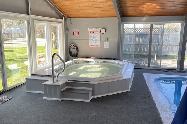 Indoor spa tub