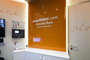 Interior detail - easyHotel Amsterdam Arena Boulevard (Amsterdam)