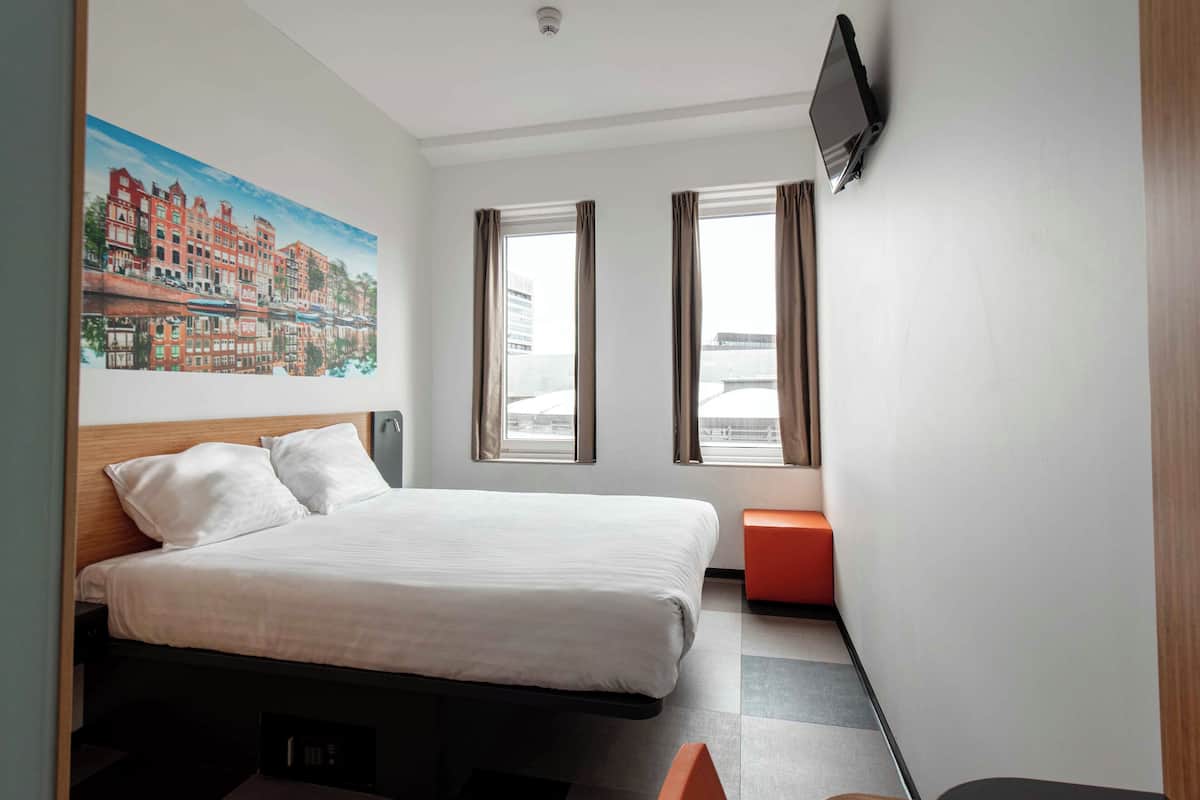 Superior Double Room | Desk, soundproofing, iron/ironing board, free WiFi