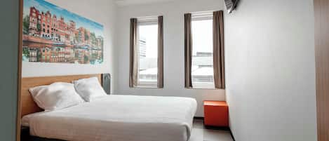 Superior Double Room | Desk, soundproofing, iron/ironing board, free WiFi