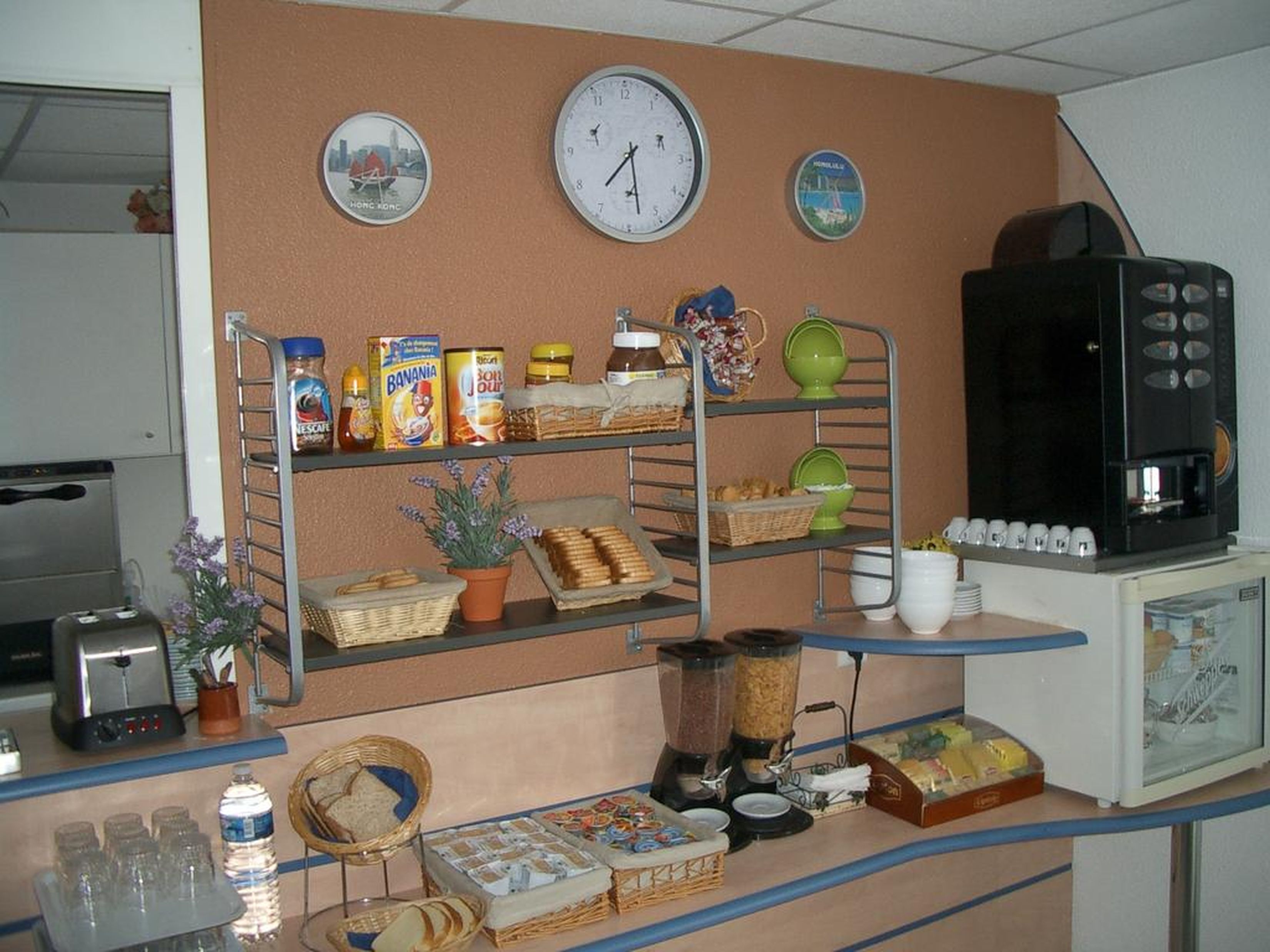 daily continental breakfast for a fee