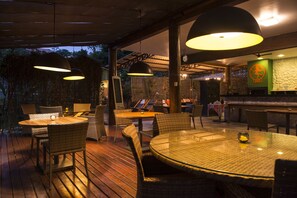 Couples’ dining