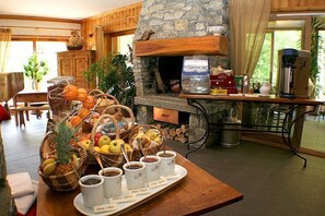Petit déjeuner buffet (12.00 EUR par personne)