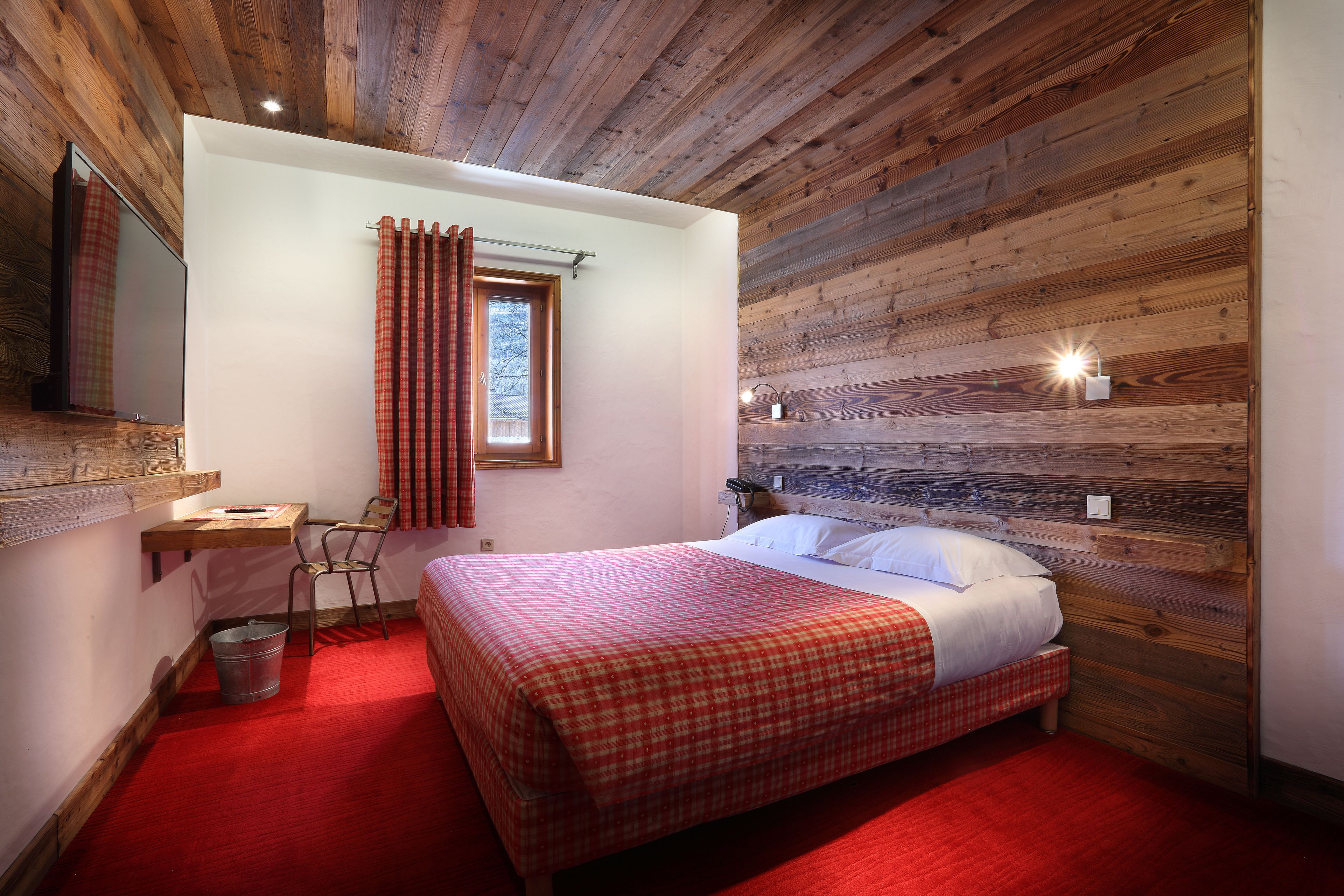 in-room safe, desk, cots/infant beds, rollaway beds