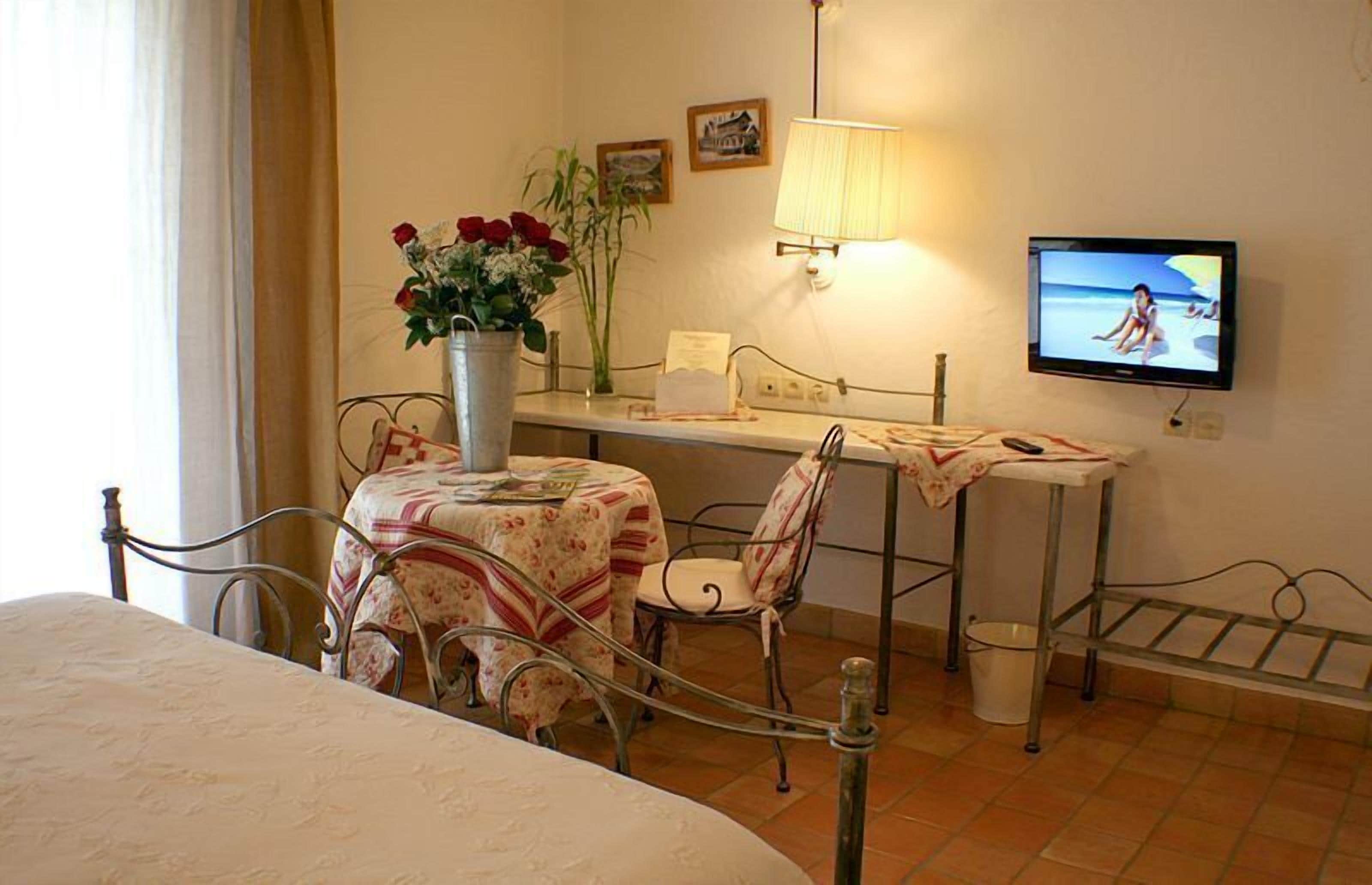 in-room safe, desk, cots/infant beds, rollaway beds