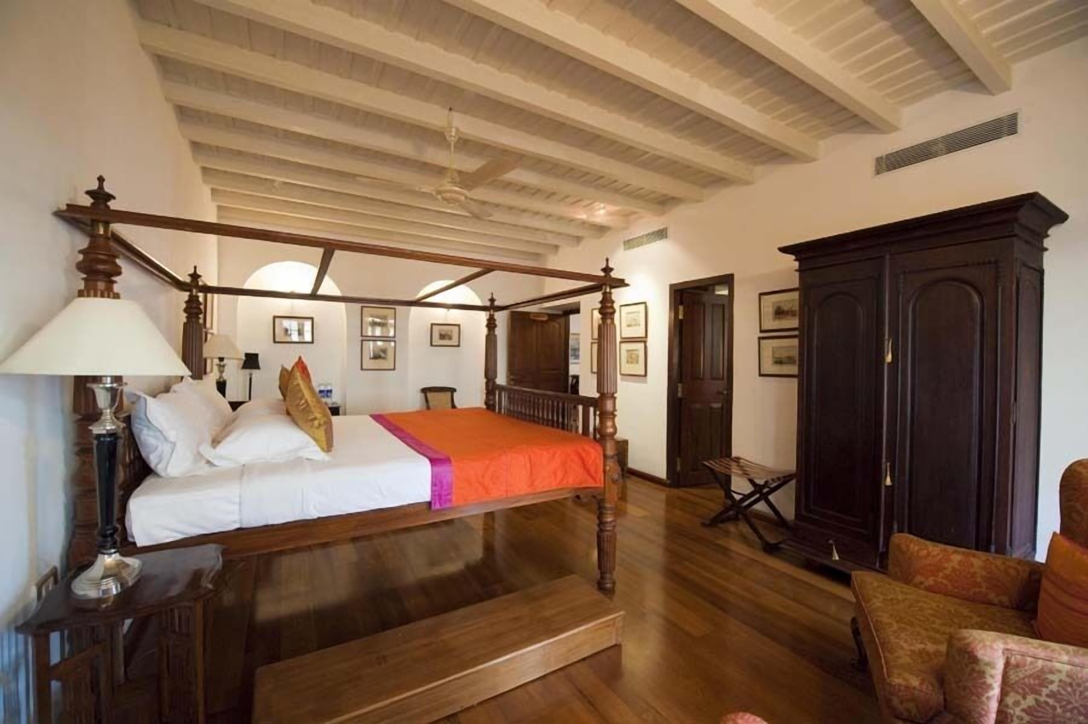 Premium bedding, in-room safe, individually decorated