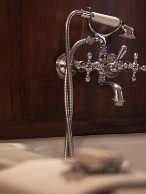 Bathroom sink - Le Colonial 1506 (Kochi)