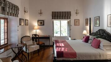 Premium bedding, in-room safe, individually decorated