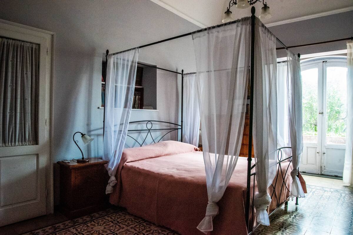 Romantic Double Room | Peralatan tempat tidur premium, Wi-fi percuma, dihias secara berasingan 