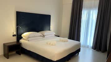 Suite | Luxe beddengoed, een minibar, een kluis op de kamer, een bureau