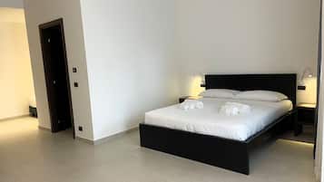 Tripla Deluxe, 1 letto king con divano letto | Biancheria da letto di alta qualità, minibar, una cassaforte in camera