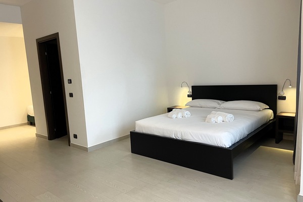 Deluxe Triple Room, 1 King Bed with Sofa bed | Premium bedding, minibar, in-room safe, desk