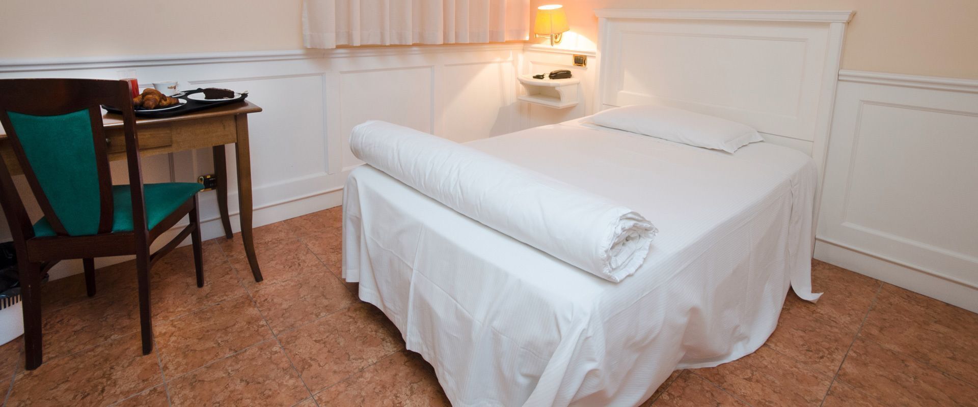 Minibar, coffres-forts dans les chambres, bureau, chambres insonorisées