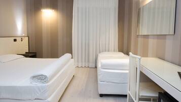 Camera tripla | Minibar, una cassaforte in camera, una scrivania, insonorizzazione