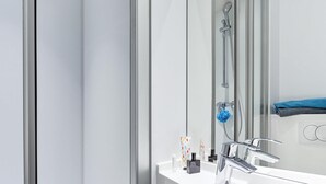 客房, 1 张双人床, 私人浴室 (Cabrio) | 遮光窗帘、免费婴儿床、免费 WiFi、特色家居