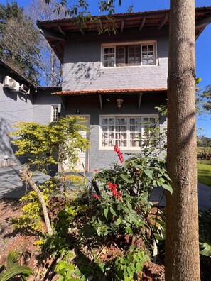 Family Cabin, 3 Bedrooms, Kitchen, Garden View | Premium bedding, down comforters, iron/ironing board, rollaway beds - Beer Hotel Iguazu - Hostel (Puerto Iguazú)