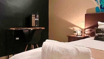 Habitación superior con 1 cama doble o 2 individuales | Ropa de cama de alta calidad y edredones de plumas