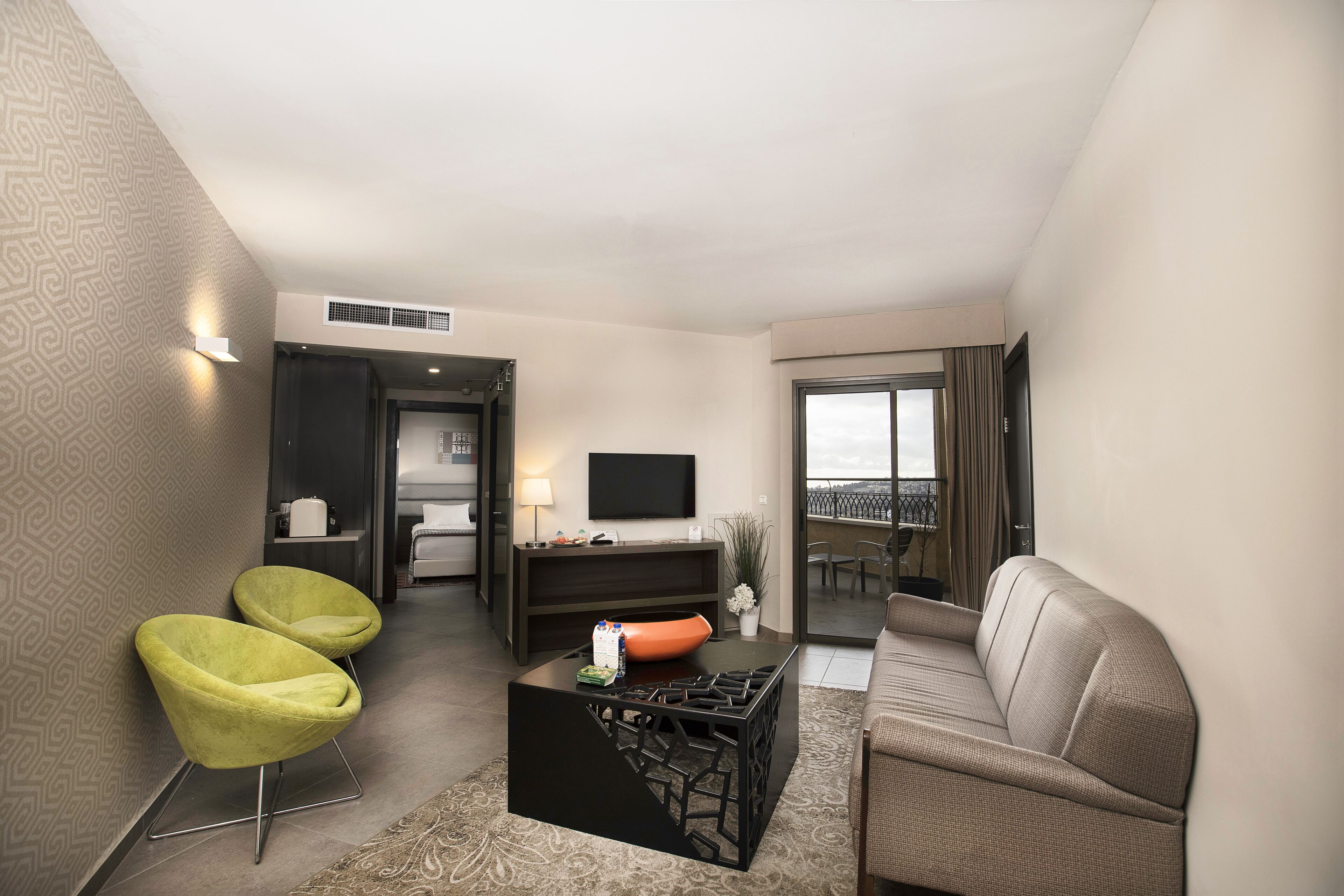 executive suite, terrace, city view | 1 bedroom, in-room safe, individually decorated, desk