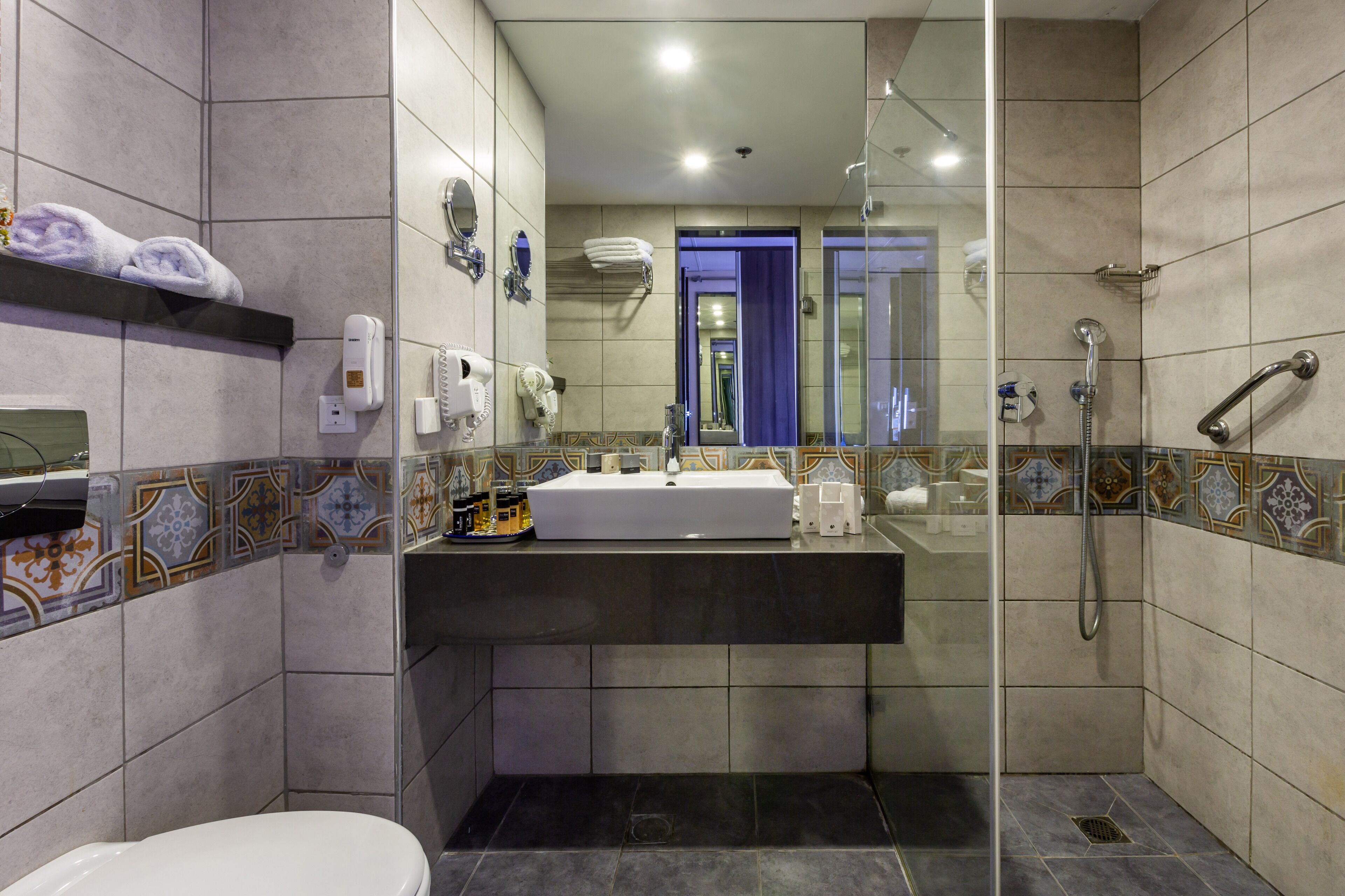 shower, free toiletries, hair dryer, slippers