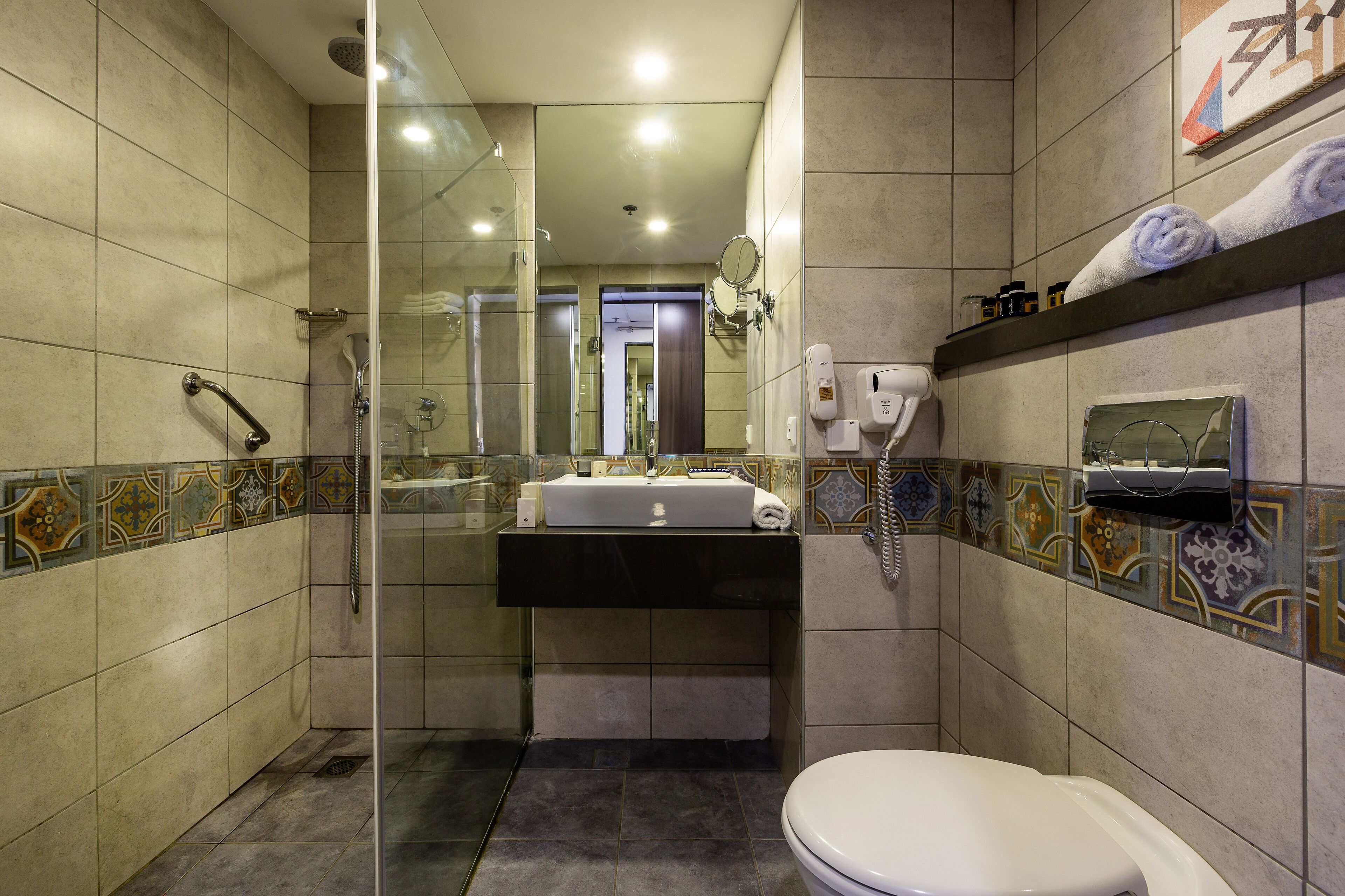 shower, free toiletries, hair dryer, slippers