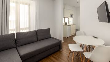 Studio | Minibar, in-room safe, desk, blackout curtains