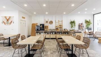 Daily continental breakfast (EUR 9 per person)