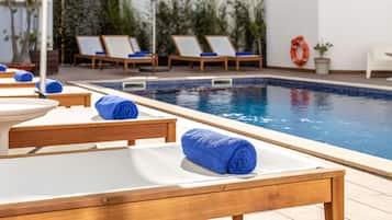 Outdoor pool, pool umbrellas, sun loungers