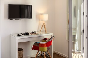 Dobbelt- eller tomannsrom – superior | Minibar, safe på rommet, skrivebord og blendingsgardiner