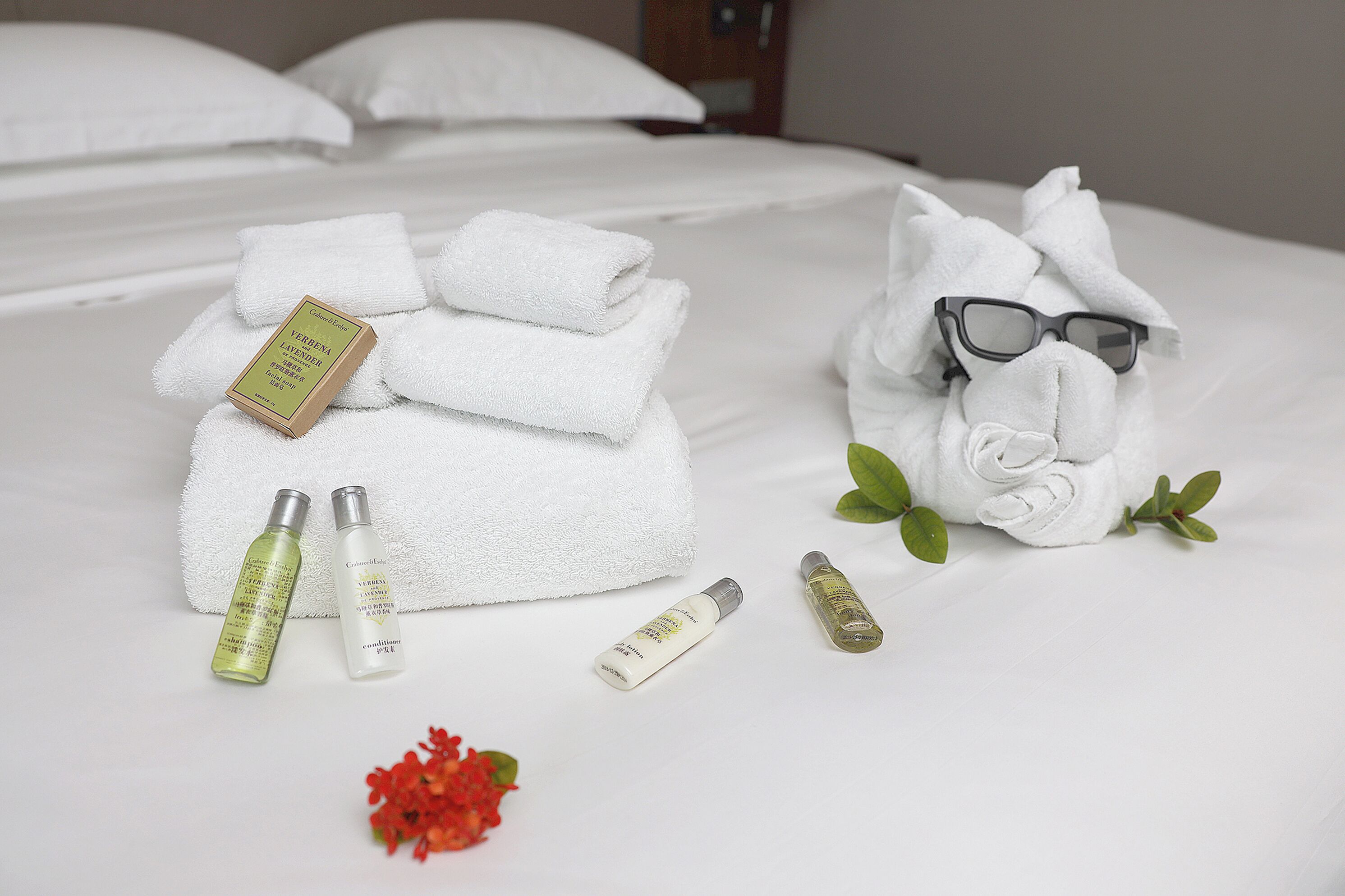 suite, 1 bedroom | premium bedding, down duvets, minibar, in-room safe