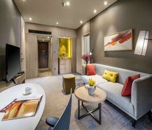 Suite, 1 Schlafzimmer | Hochwertige Bettwaren, Daunenbettdecken, Minibar, Zimmersafe