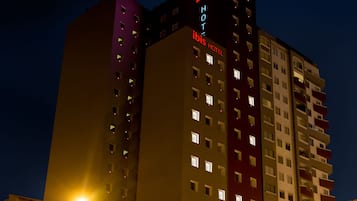 住宿正面 (夜晚)