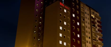 Façade de l’hébergement - soirée/nuit