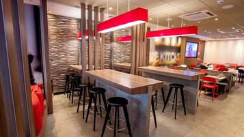 Desayuno buffet todos los días (con cargo)