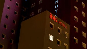 A hotel building with the 'ibis' logo and 'HOTEL' text on the facade. - ibis Lima Reducto Miraflores (Lima)