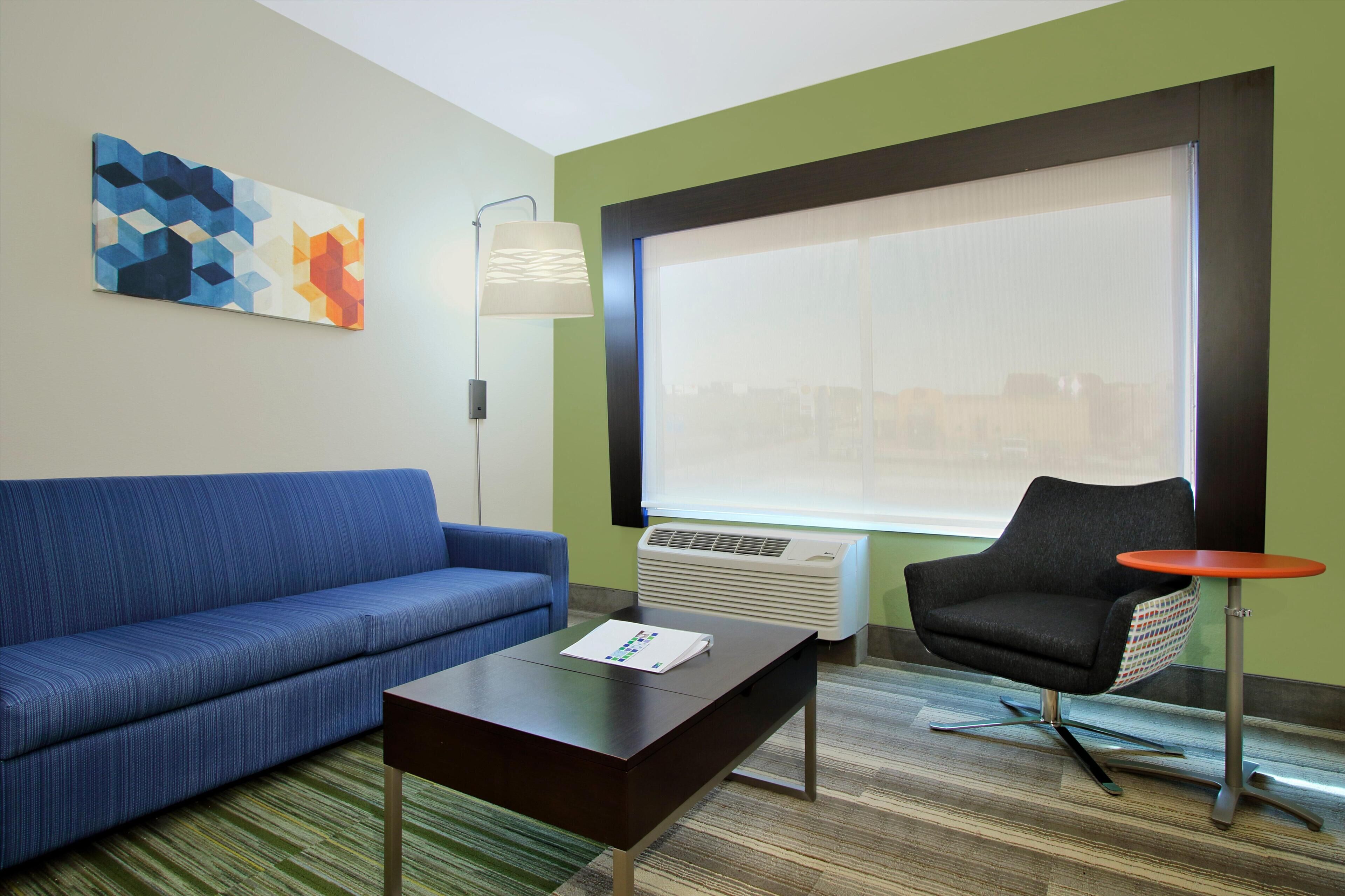 Living area | 42-inch flat-screen TV with satellite channels, TV