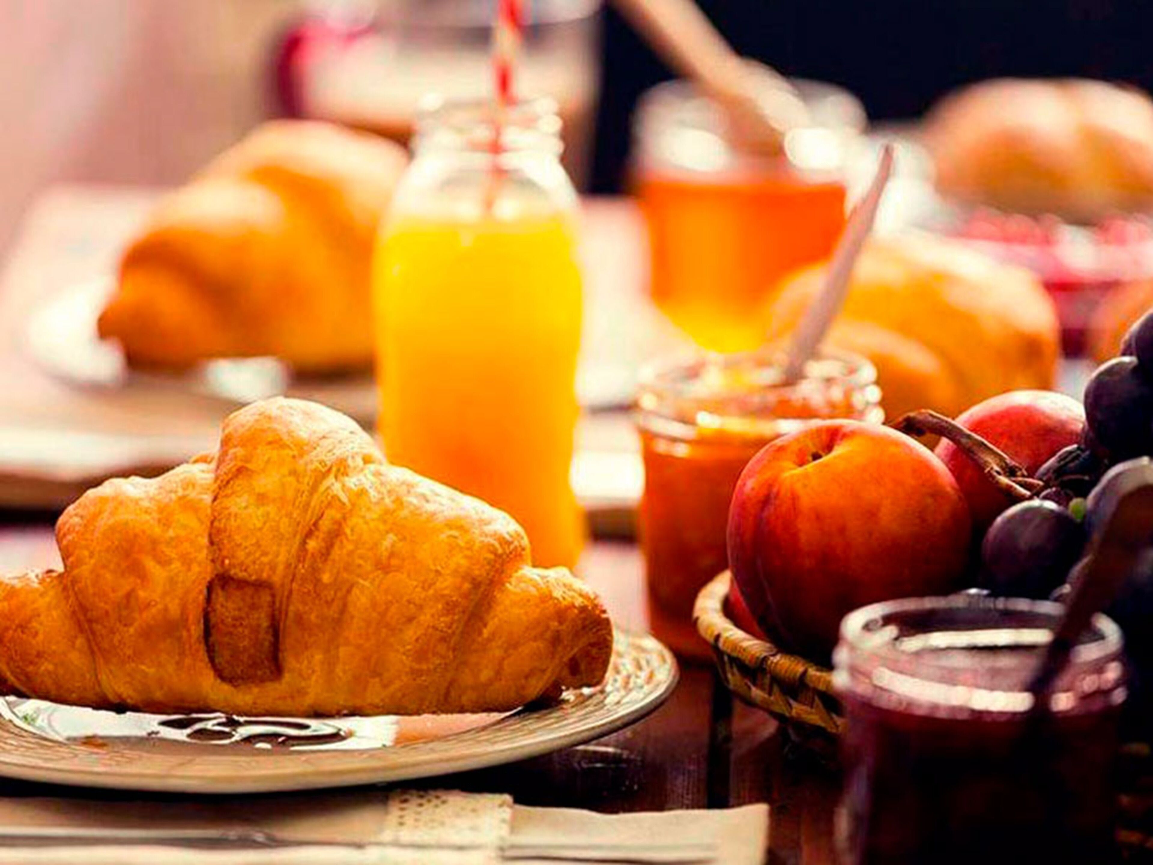 daily buffet breakfast (brl 47 per person)