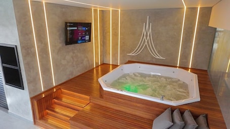 Indoor spa tub. Marsala Apart Hotel