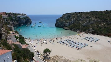 Una playa cerca